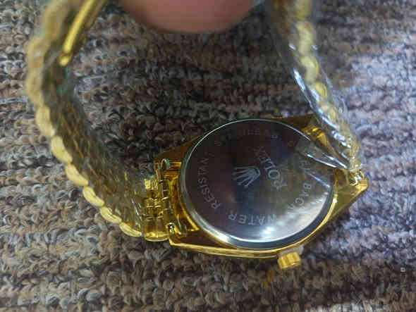 رولاكس مختم وجديد ما مستخدم خلي السعر وبل عافيه عليك ***********
