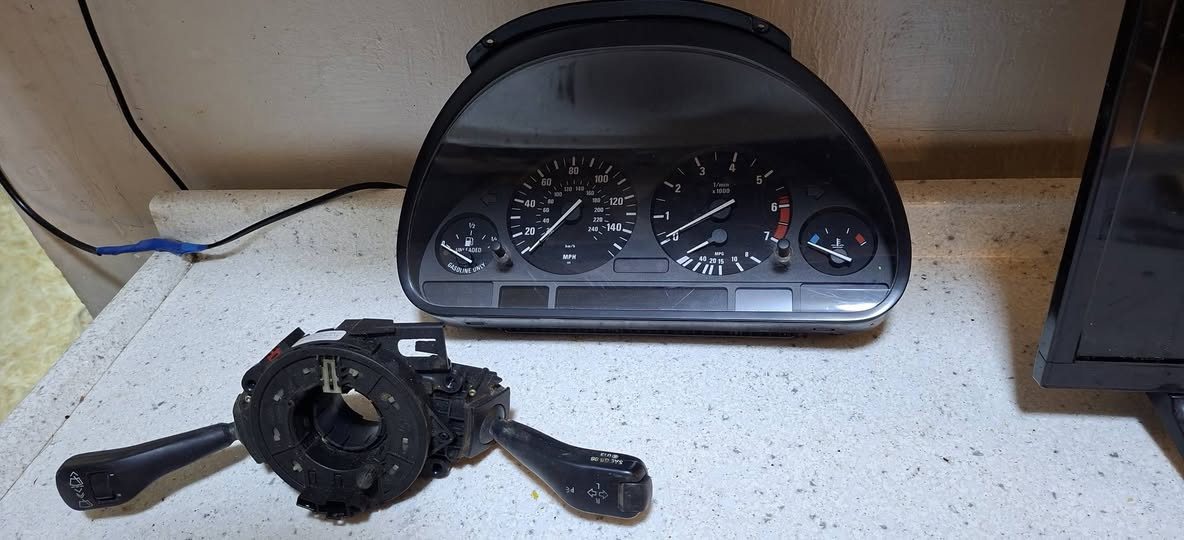 السلام عليكم شباب عندي غراظ للبيع مال حويه كيجات ما خفاش وحده ومل صقر وعندي هاي الدركه هيه والشريط مالتها والعصي وعندي قباقه مال جنط وكلهن مال حاويه وبعد عندي هواي غراض بالمخزن ما مصورهن اليريد شي يسالني واذا عندي يدلل هذا رقمي *********** واسف عل اطاله
