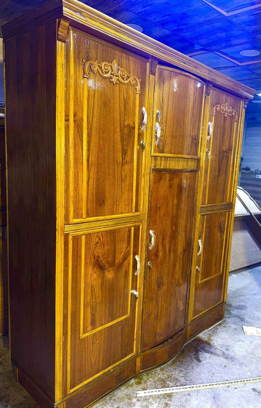 سلام عليكم 
كنتور3باب صاج تزكام ضهر جرجوب صبغ تلميع يدات كيلون كله جديد 
ارتفاع215
عرض180
السعر225
مكان بوب الشام ***********
