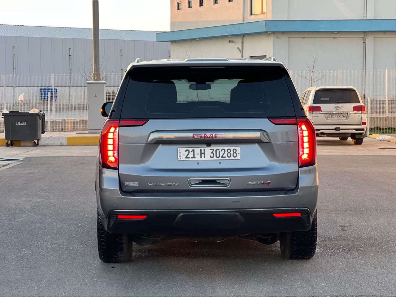 GMC AT4  2021 
خلیجی صفر شرکە منصور 
————————-————————-———————
ماشییە 60 الف کیلومتر 
————————-————————-———————
فول مواصفات AT4 معروفە ( کشنات جلد و هیتر و بانوراما و لایتات لید و زینون و صندوق کهربائی و جکات و 5 کامیرا و بعد بیها هوایە مواصفات)
————————-————————-———————
مکفولە کفالة عامە من دعامییە لدعامییە بدون صبغ بدون شخط بدون رصعات فقط بیها مکان صغیر pdr ما یبین 
مسویلها سیرفسات کامل بالشرکە و مابیها دینار مصرف
————————-————————-———————
سعر 477 و مجال 
مکان سلیمانییە 
تلفون *********** السليمانية, العراق
