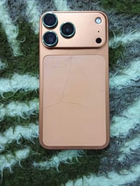 ايفون XR • بطاريه ١٠٠ • كدام العين