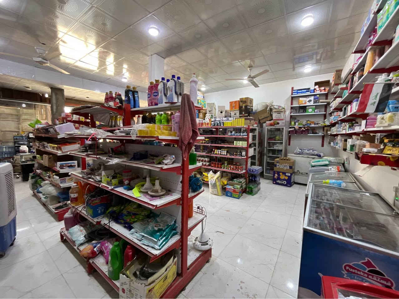 سوبر ماركت للبيع او للأيجار مكانه شط العرب الصالحيه على الشارع العام قرب الحسينية الرضويه المحل متكامل وجاهز تجي وتكعد بي البيع بسبب عدم التفرغ اما السعر حسب الجرد تجي ونجرد كدام عينك وتشوف شغله 
***********
*********** البصرة, العراق
