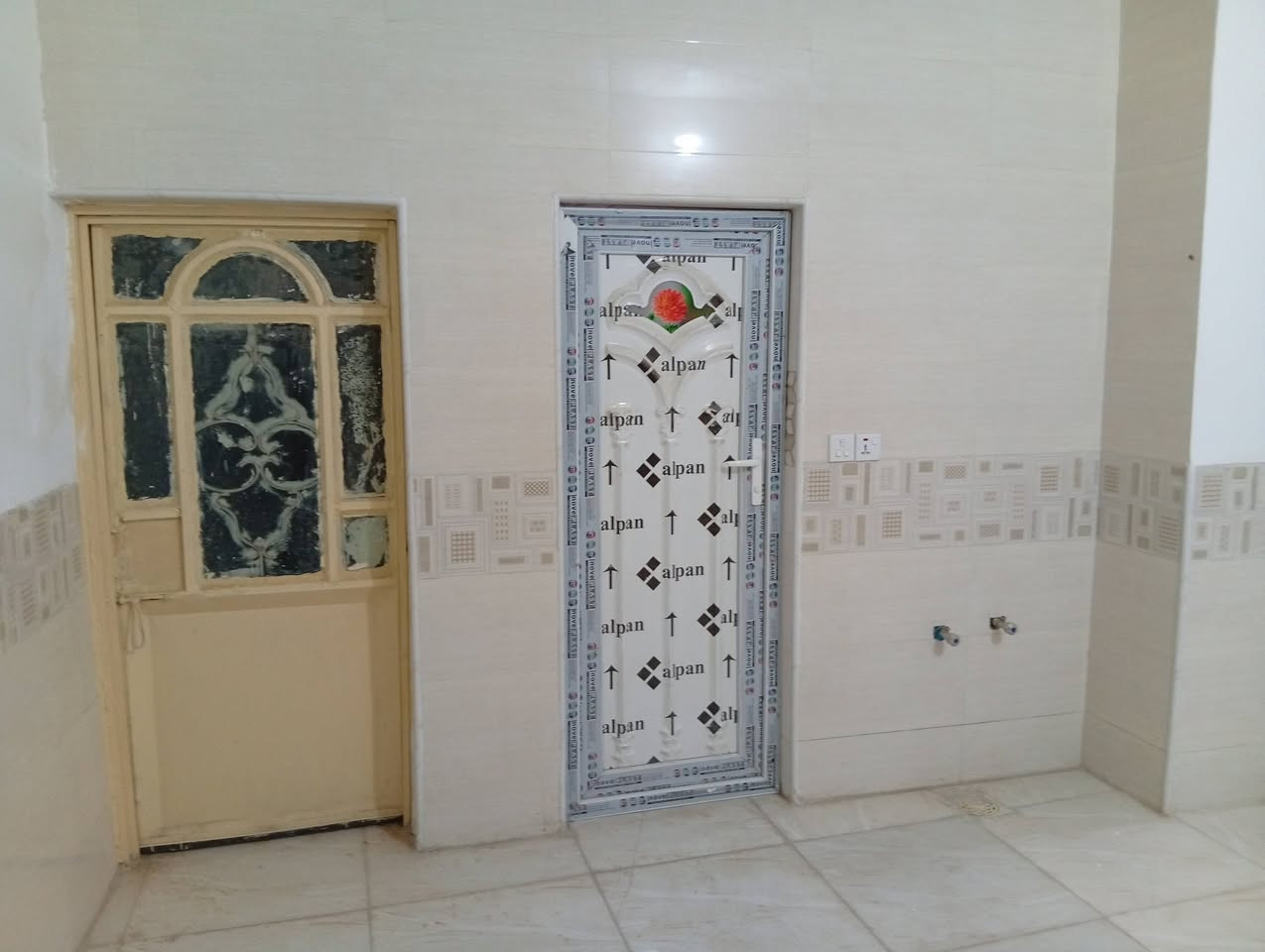 السلام عليكم
بيت للبيع / نادر منطقة كراغول قرب بيت المختار وخلف مول اهل الخير طابو زراعي المساحة 120 متر  البناء طابق واحد يحتوي على غرفة نوم كبيرة واستقبال وهول ومطبخ وصحيات داخلية وخارجية للاستفسار على الخاص او الاتصال على الرقم 
***********
