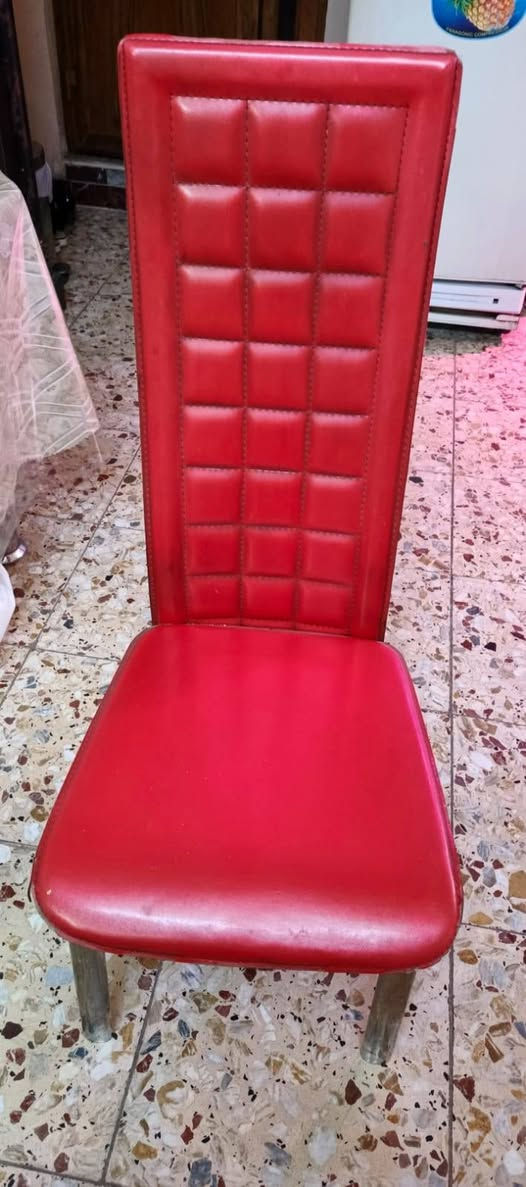 (غراض بيت للبيع) غرفه نوم نضيفه كلش كامله سعرها ٥٠٠الف ميز طعام سعره ١٥٠الف كراسي هزاز سعره ٥٠الف برد ٥٠الف رقم صاحبت الغراض كولها من طرف مندوبه ساره ***********

