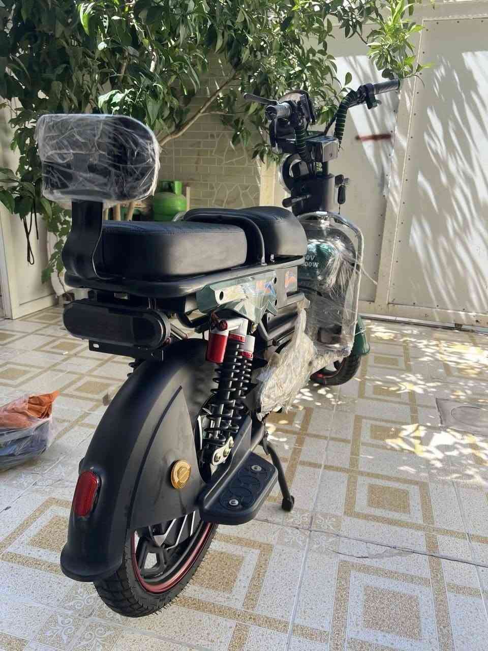 پاسکیل شەحن بۆ فرۆشتن 
مۆدیل 2025 ،حەجم گەورە 
زۆر کەم ڕۆیوە و زۆر خاوێنە ، کامل ئەشیای بیلادی لەگەڵە (ئاوێنە و پەیدان)
لایتی و فلاش، بلوتوس کامل مەزبوتە .
نرخ لە کۆمێنتە


**إذا كنت صاحب هذا الإعلان وتريد حذفه لأي سبب، رجاءا أرسل رسالة إلى الدعم الفني**