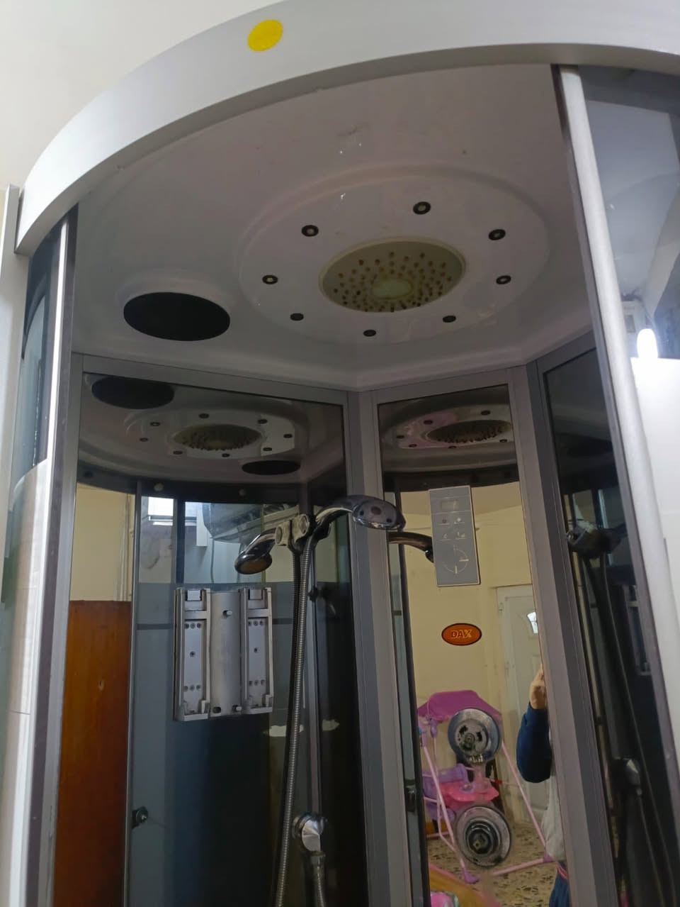 السلام عليكم جاكوزي للبيع نظيف مثل ما موضح بالصور  ب300 وبي مجال عنوان بغداد للاستفسار ***********
