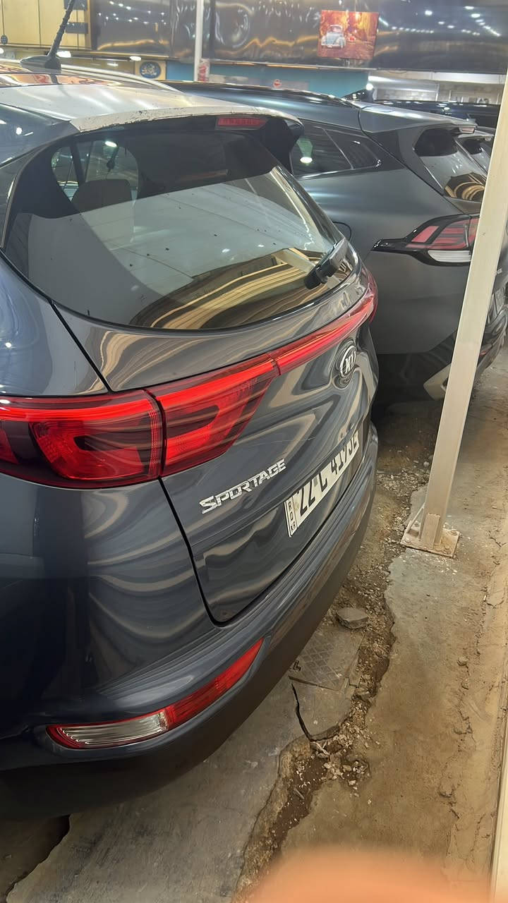 السلام عليكم
بيع مستعجل كلش     السعر 167
بيع مستعجل كلش 
سبورتج خليجي مديل 18 ماشيه 70
بيهه صبغ حافت البنيد 
فول للاخير 
عنواني بغداد الاعظميه 
***********
