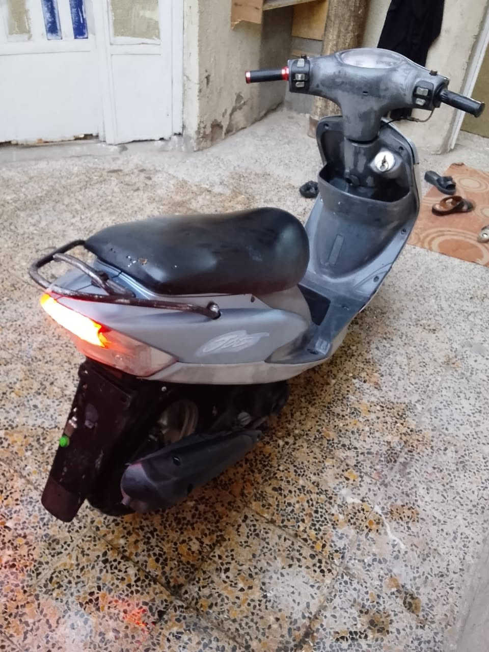 السلام عليكم 

للبيع ماكس قجمه 
جاهزه كلشي شغال بيها عدا السلف
الدراجه مفتوحه مره وحده بوشه بلاديه 49
الدراجه جاهزه تايرات جدد
شرط الدراجه مكينتها ناعمه لا تنقيص ولا تبخير 
السعر 625وبيها مجال 
مكاني 5ميل
رقمي***********بي وتساب
