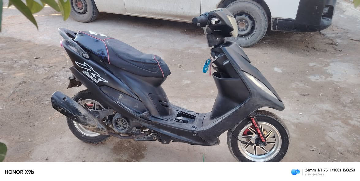 السلام عليكم ماكس عدلة للبيع دراجه نضيفه سلف نص نكره الكهربايات كلهه شغاله لايت عالي ناصي الدرجه شلع ومعدل الدراجه خرسه المكينه ناعمه السعر400 وبيها مجال مكان بغداد جسر ديالى رقمي *********** ملاحضه بس الباتري هابط  وترهم مراوس ايفون 12 فوك حتلو انطي فرق
