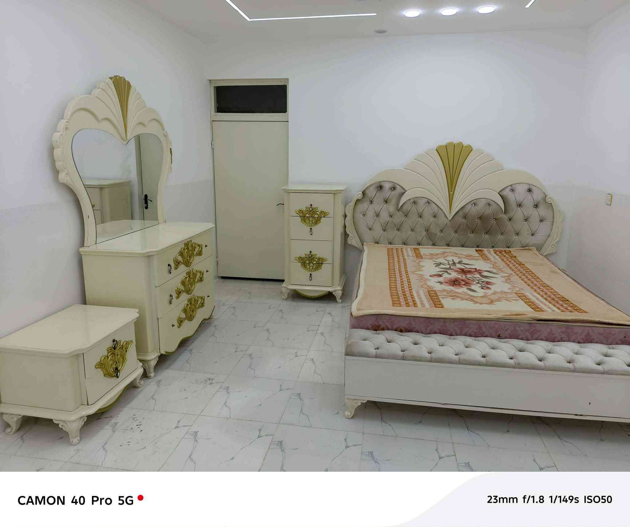 غرفه نوم جديد جديد كامل225الف مكان كلار
***********
