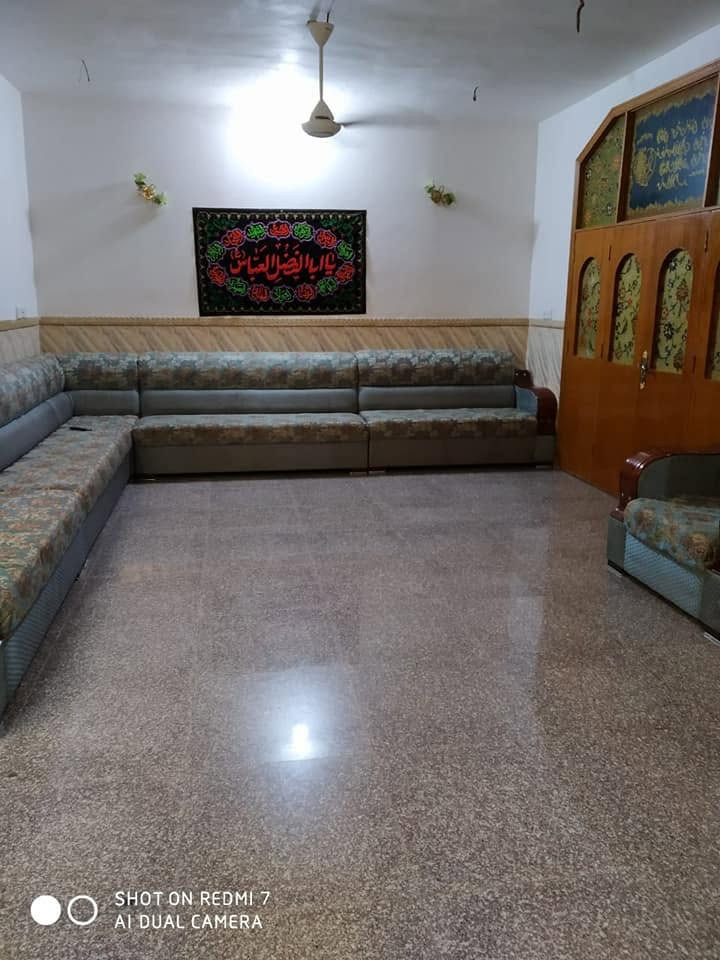 بيت مساحة ٢٣٧ متر مربع 

طابقين 
الطابق الاول (مطبخ و هول و استقبال وغرفه و صحيات) 
طابق الثاني ( صاله و غرفتين و صحيات) 

كامل من داخل وخارج ما عدا الواجهيه 
مع وجود حديقه ومغاسل خارجيه
رقم الهاتف ***********
 طابو زراعي
السند باسم المالك
السعر بي مجال
السعر ٩٥ وبيه مجال حلة, بابل
