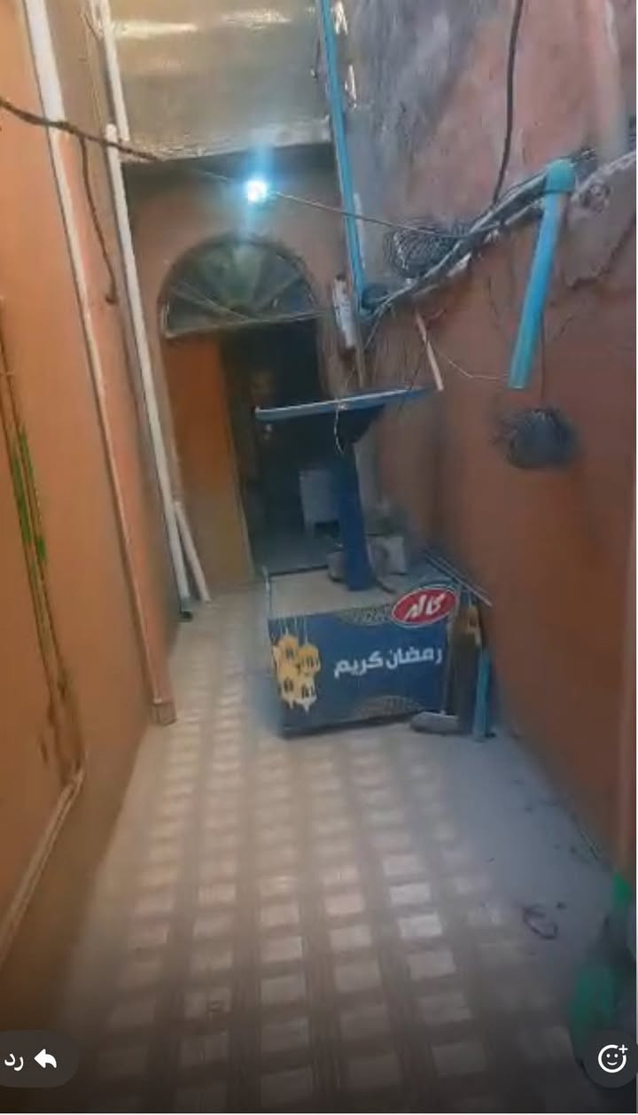 بيت للبيع طابقين مقسوم الى بيتان في 4شوارع(شارع جامع القاسم) مساحته 266متر يحتوي على محلات اثنين والوارد الشهري للبيت مليونين دينار
واتس ***********
