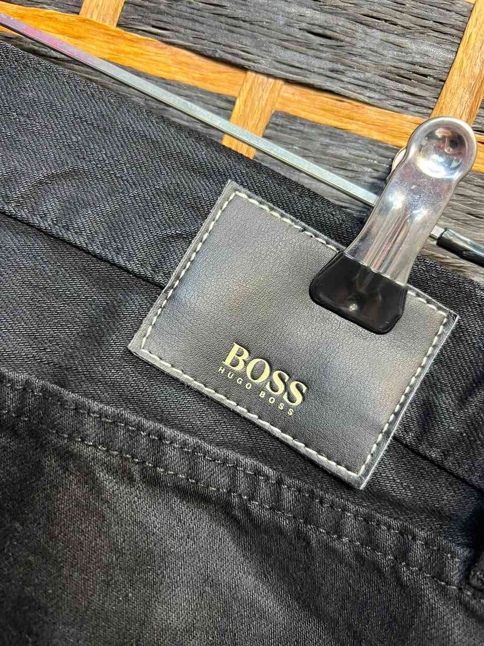 .
Boss
orginal 
size _36
بالە مستخدم نظافە %99
توصیل موجود
***********
