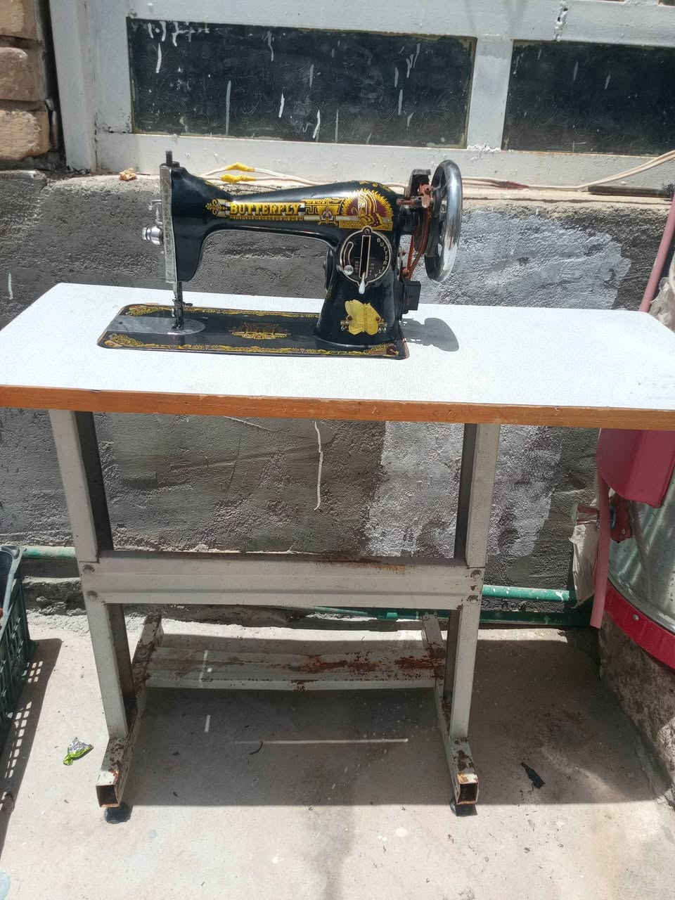 مكينه فراشه شغاله شرط الشغل سعره سعره 40

مكينه ابرذر اخياط وتطريز سعر 75 
مراسله وتساب او اتصل على الرقم ***********
