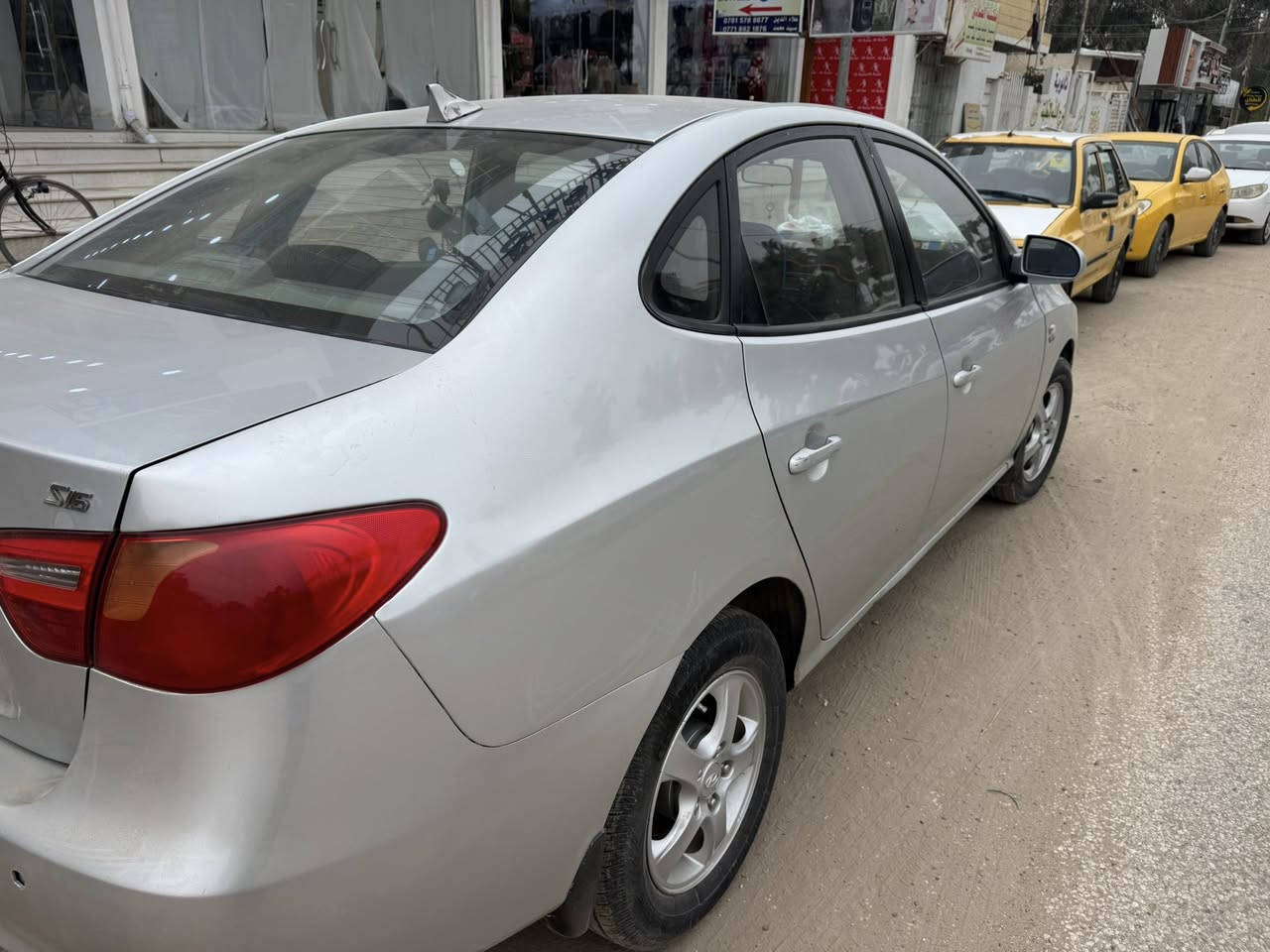 السلام عليكم 
افانتي 2010 بسمي 
بيه 5 قطع 
100 وبيه مجال ***********
