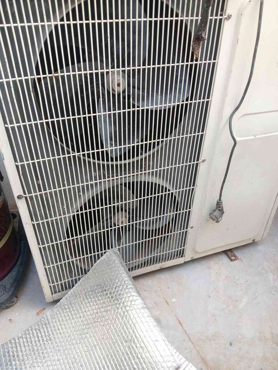 بسم الله 
سبلت كنتوري 2ونص طن
نقص غاز فقط نضافه 90بل ميه
قطعه خارجيه دبل بنكه تبريده كلش حلو للبيع 300وبي مجال شويه
***********
