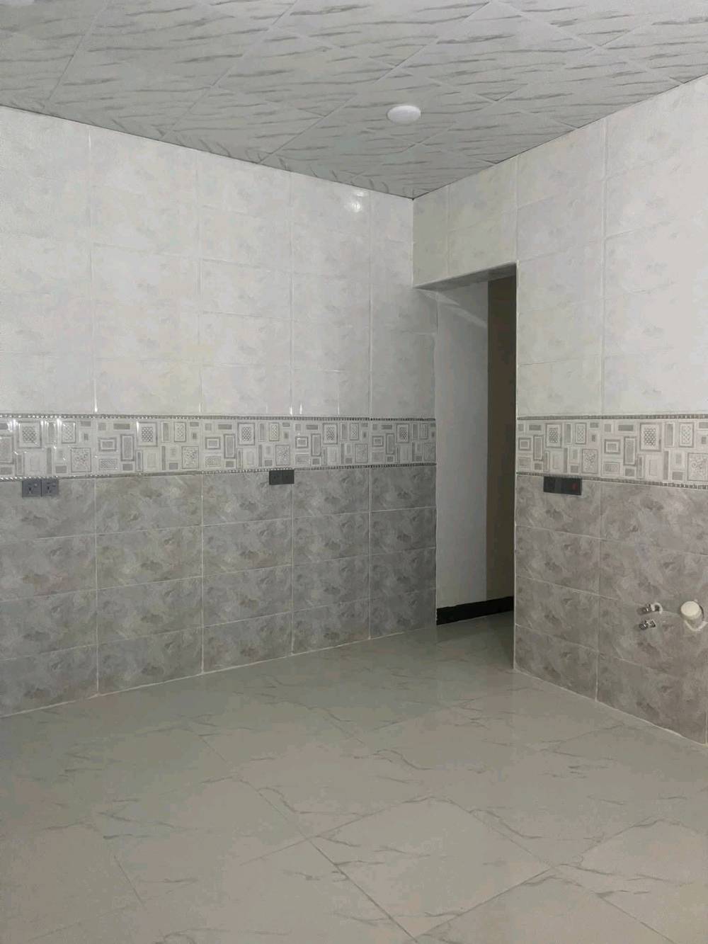 دار للايجار شريكة طارق 77خلف تجاري 
100متر طابقين الارضي 250
وطابق الثاني 200
فول 
***********
