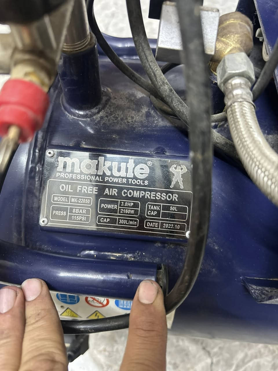 للبيع مستعمل نظيف شغال 100 % اي نقص مابي
دبل بستم 
كاتم 
فتحتين هواء 
ماركة makute
50 لتر 
سعر 325 الف
***********
