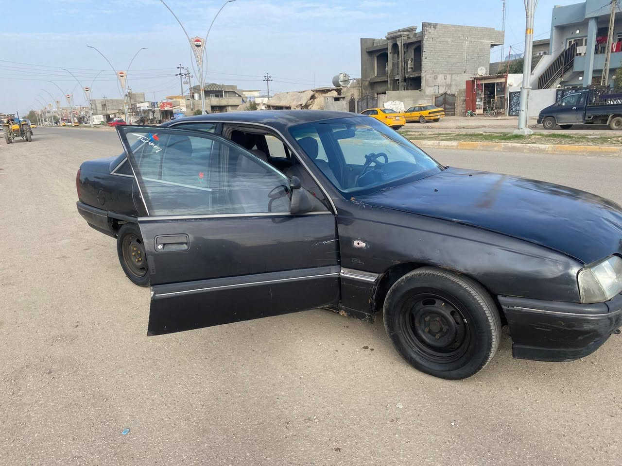 بيع مستعجل اوبل اوميكا حجم 20 موديل 1989 رقم كركوك سنويه عضم عاج لغاية 2029 شرط التحويل والغرامات كير محرك بطه  كهربائيات شغاله باتري جديد تايرات جديد ويل كروم لايتات جديد جام عادي السياره نضيفه عنوان السياره  كركوك الحي العسكري السعر 26 ومجال قليل
***********
