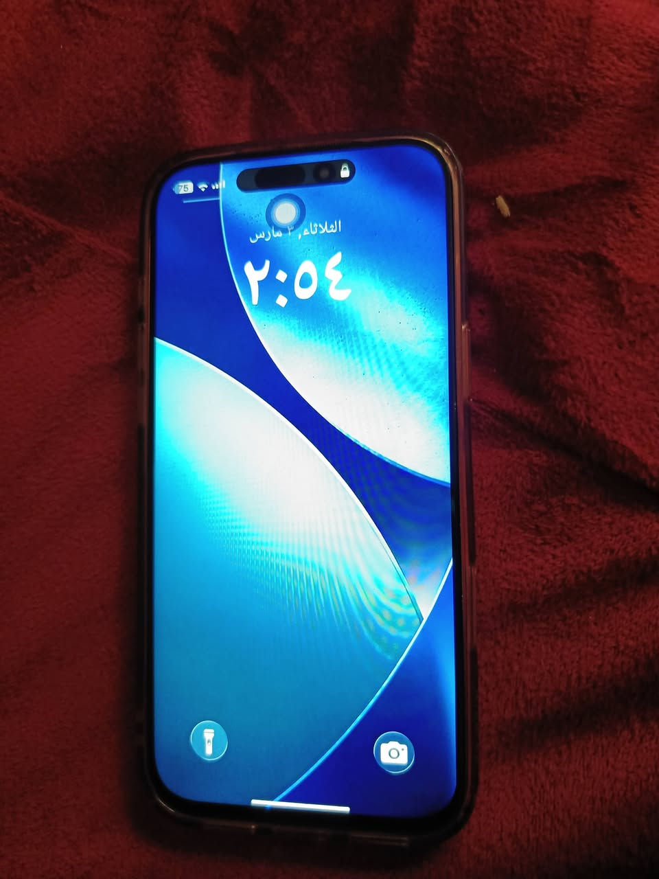 سلام عليكم ١٧ برو ماكس كوبي جهاز حلو ونضيف سعر ٢٥٠ مكاني بغداد حيور سبع قصور ***********
