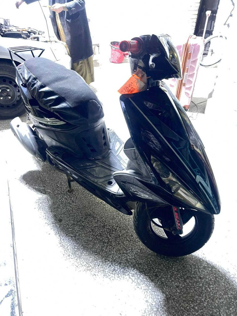 السلام عليكم ماكس مضلع دراجه تخبل 
دراجه كله بلاديه مكينه بلاديه دراجه كامله
ماصاله شكم يوم من نازله رنبه دراجه تايرات جدد
صالنصه صجمبه درجه حلوه ناعمه قتصاديه بالبانزين 
وين مايعجبك اطلع كلا ختم واحد وياه الميكنه اوراق 
كامله مكاني بغداد المحموديه السعر 600 وبيها مجال 
شراي انتصل بيك خير وتدلل 💓❤️ ،***********
