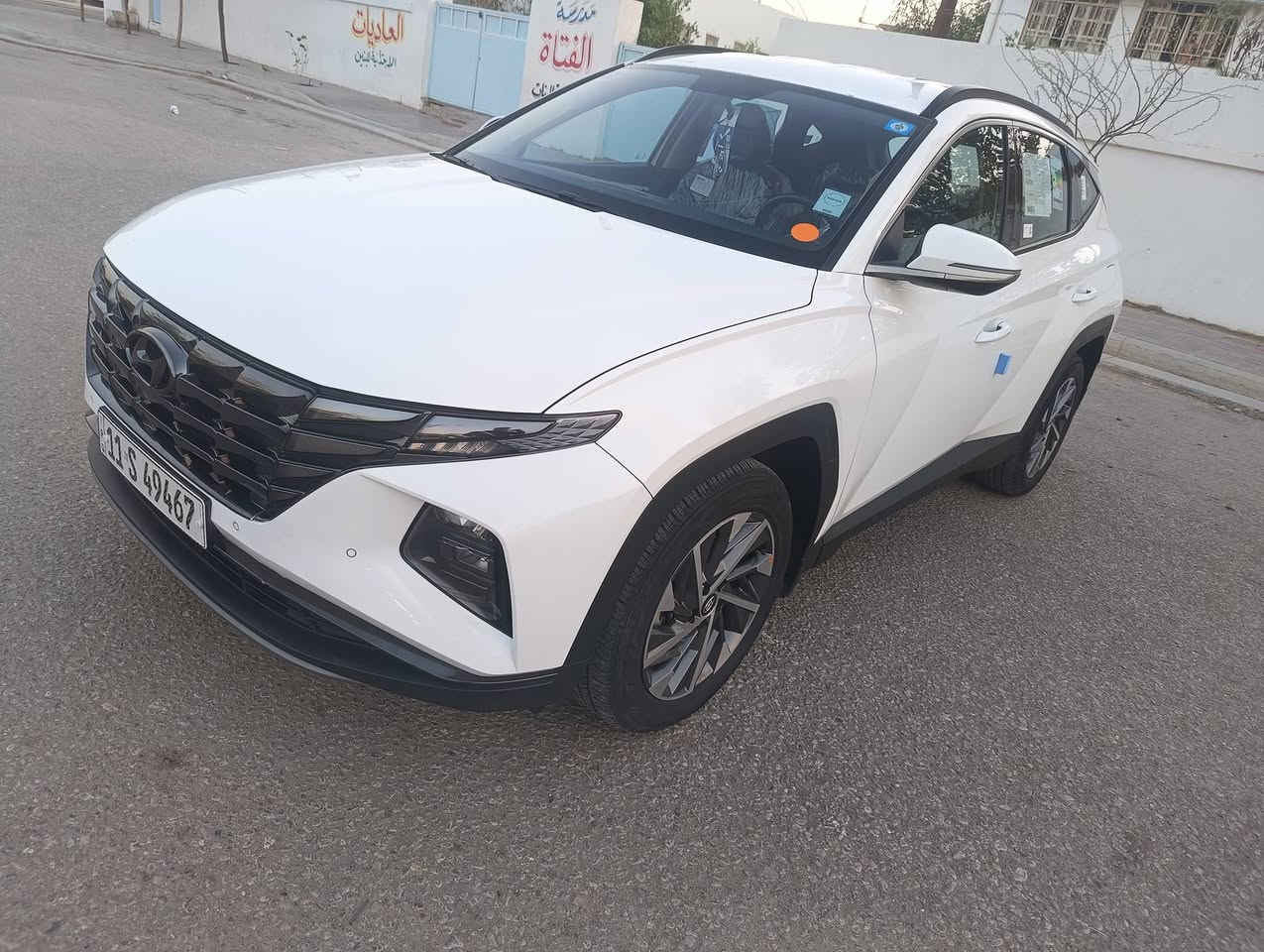 هونداي توسان خليجي 
موديل 2023
رقم بغداد انكليزي تحويل وكاله 
مكفوله السياره كفاله عامه 
فول عده البانوراما
بصمه تشغيل 
بصمه ابواب عدد2
تشغيل عن بعد 
شاشه كبيرة
كامره دوار
حساس خلفي امامي
تبريد خلفي 
تحكمات جهتين
بعد بيه هواي مواصفات 
كشنات كهربائية 
السعر 214
***********
