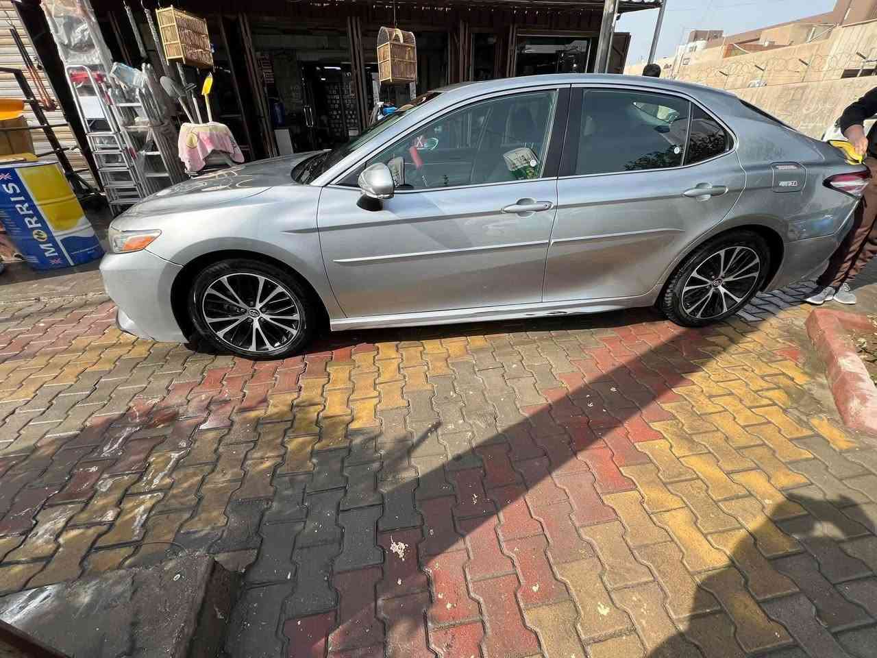 السلام عليكم
كامري 2020 se

لون سلفر 

بصمة سلايد 

رقم بغداد 

رقم الشاصي موجود مع الصور

تبديل القطع كلها اصلي  تفصيخ بدون صبغ

بدون دواخل 

205 ورقة بيها مجال قليل 

ماشي 25 الف ميل قابل للزياده 

بغداد

كامري XLE2020

ماشي 20 الف ميل 

وارد أمريكي حادث جاملغ خلفي 

210

***********
