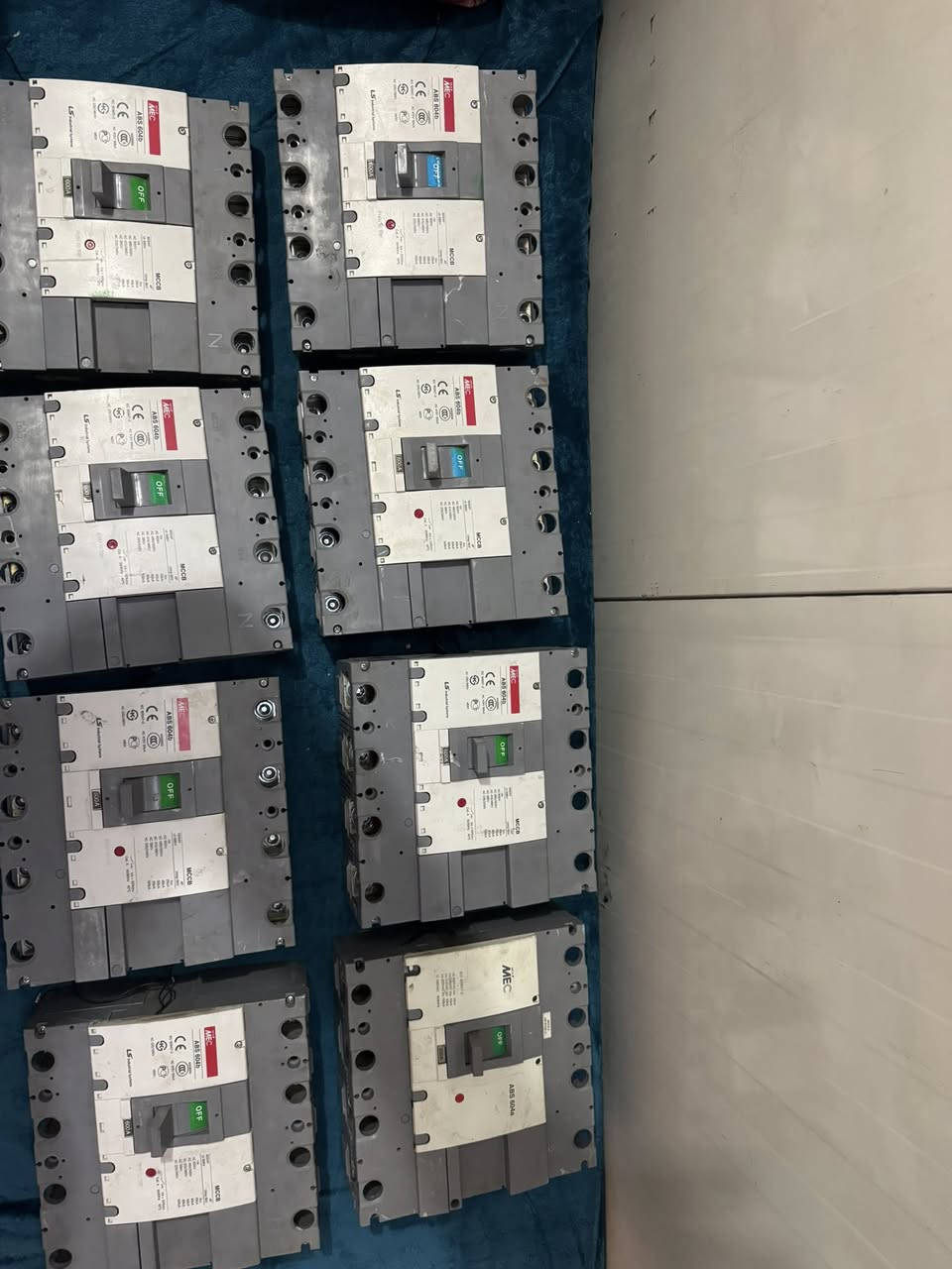 السلام عليكم قواطع كوريات اصلية مع اترب الفيز الواحد 600 امبير للاستفسار *********** كربلاء سيف سعد
