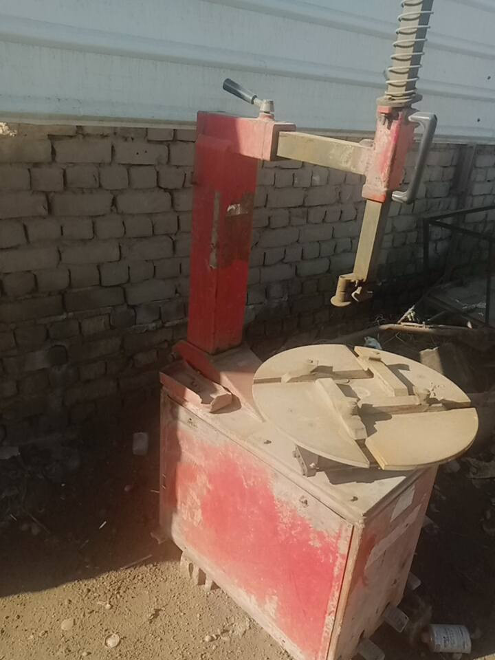 السلام عليكم 
متوفره خالعه تايرات شغاله نضافتهه 60٪
السعر 150 وبيها مجال 
***********
