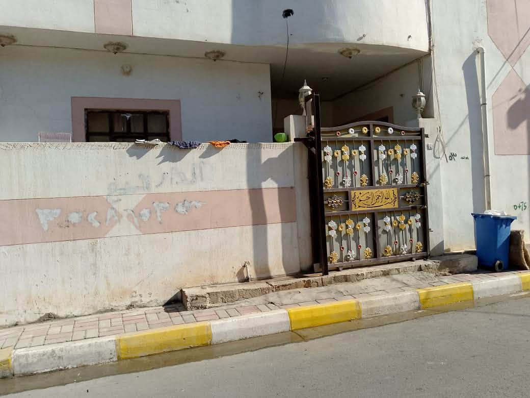 الدار 🏠 للبيع 
تأميم قرب إعداديه النهضه 
مساحته ١٢٠م 
للاستفسار 
***********

