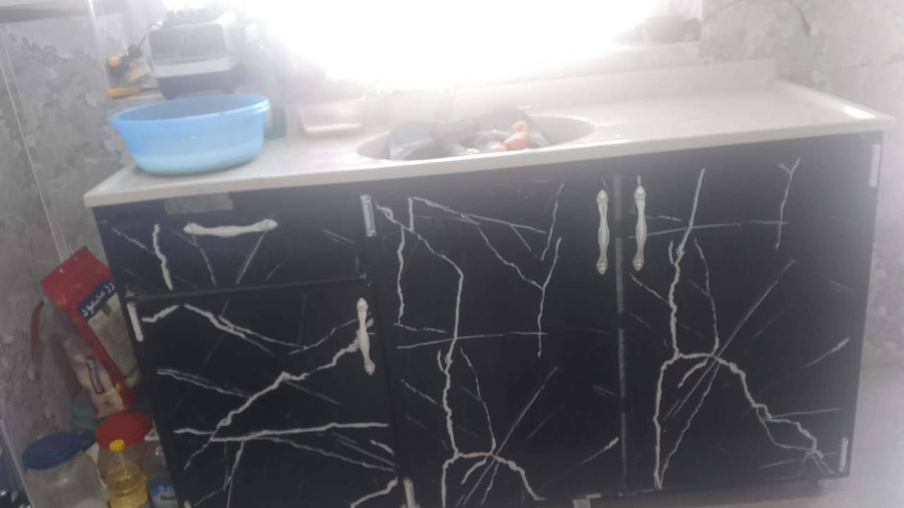 للبيع
بلازمه حجم ٤٢ وبيه نت سعر ٢٠٠
ثلاجه جبيره جديده سعر ٦٥٠ 
مكيف طنين ونص سعر ٣٧٠ 
 طباخ ايطالي سعر ٥٠٠
سنك سعر ٩٠ 
كاربت سعر ١٨٠ 
١٠ مقاعد تخم سعر ٢٧٠ 
وبيه مجال ع خاص 
رمادي ابو فراج تعدي جسر شوي ابو فراج سيطرة
*********** اتصل ع رقم
