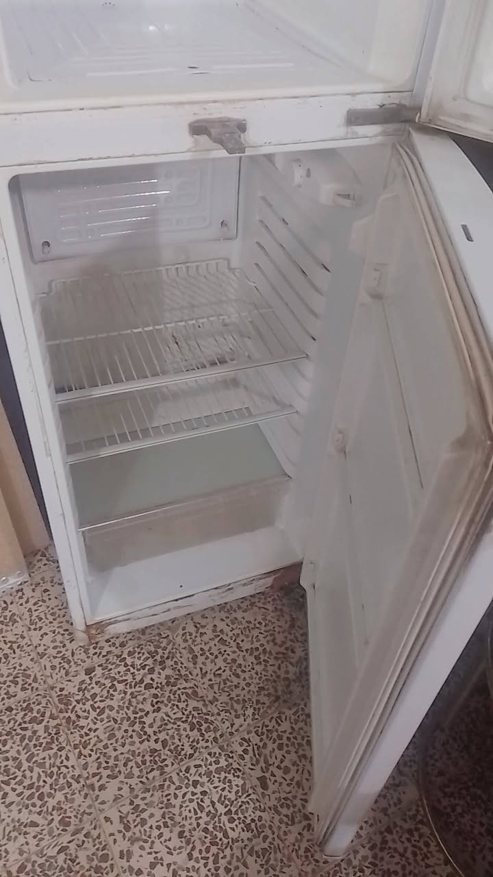 ثلاجه للبيع نظيفه وتبريدها ثلج الله شاهد مداخلة اي تصليح وعلى الفحص ١٥٠ وبيها مجال


**إذا كنت صاحب هذا الإعلان وتريد حذفه لأي سبب، رجاءا أرسل رسالة إلى الدعم الفني**