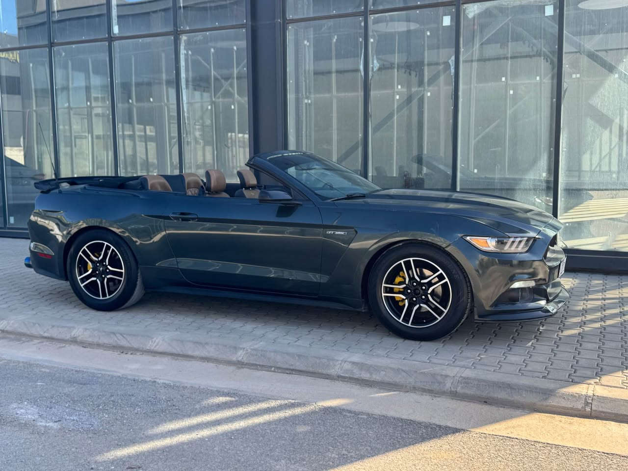 Mustang v6 
موديل 2017 
موصفات معروفه 
شاشه صغيره كاميرا بصمه بصمه بيبان داخل جلد 
صوره السونر موجود
سياره جاهزه بدون مصروف 
ماشيه 95الف ميل 
سعر 133
مكان السياره سليمانيه 
*********** السليمانية, العراق

