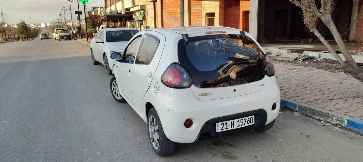 جیلی پاندا مودیل 2013
ژ.م ***********یان***********
شوێن سلێمانی نرخی ٣٨گەڵا
گێڕ عادی 
گێڕومەکینەی بەشەرت زۆرجایزە لێخوڕینی بەهەڵمەت و زۆر کەم بانزین سەرف دەکات
تندوو تۆڵە تاغم پێشی
دەعم و لێدراوی نیە
سەنەوی تا ٢٠٣٠نوێیە بەشەرت تەحویل و وکالە
تەبرید و کارەبای و گەرمی بەشەرت السليمانية, العراق
