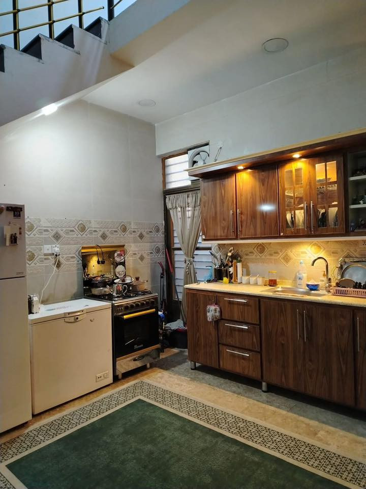 البيع دار مساحه  ١٠٠متر حي جهاد  ركن ديوان بناء جديد. 
مرمر. داخل مالته 
***********
