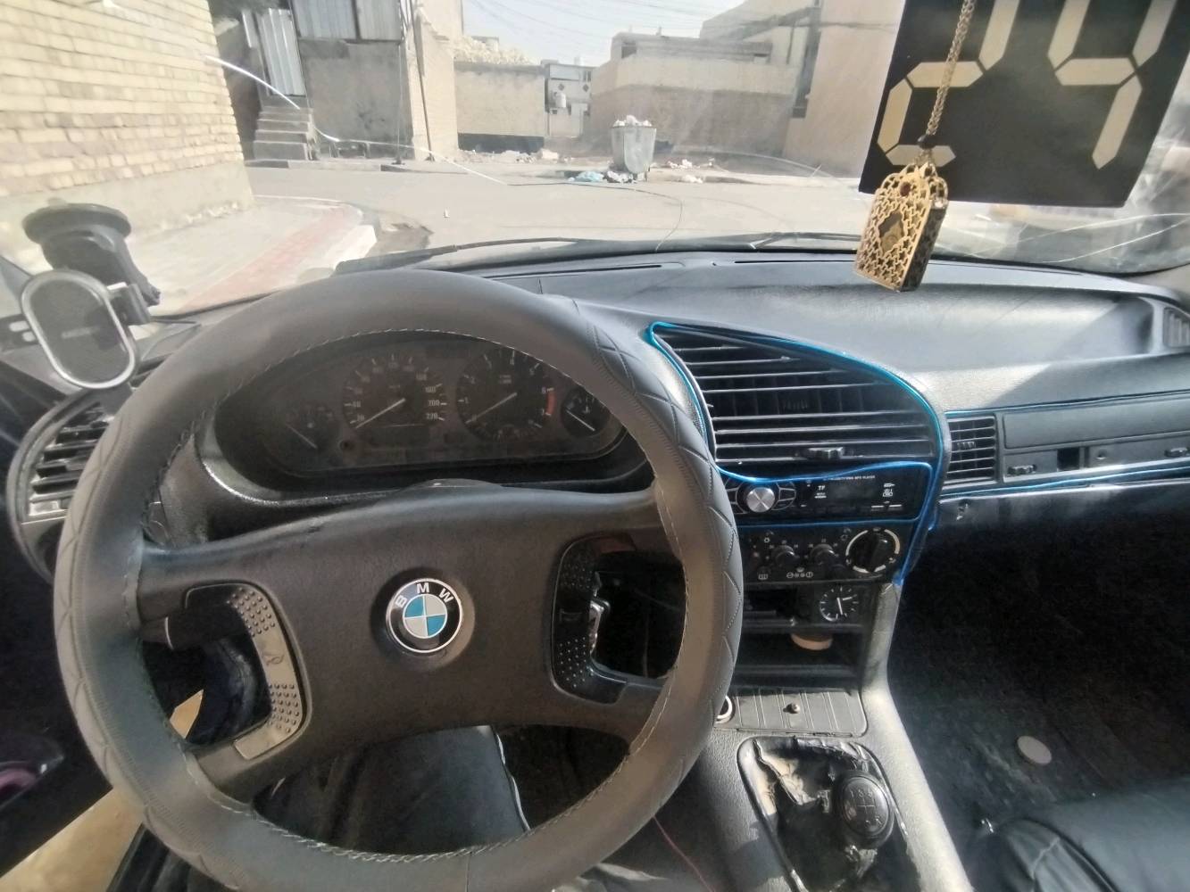 سياره Bmwقصر 336E موديل 91سنويه لل30اي نقص مابيه اترايك وين متريد السعر خاص ***********