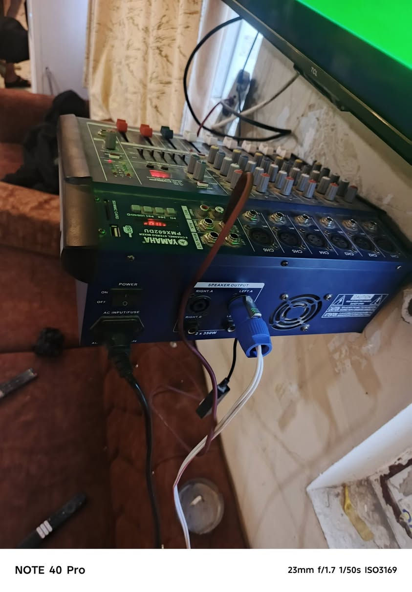 جهاز مكسر +سماعات w12اثنين للبيع شرط الشغل ونضاف
***********
