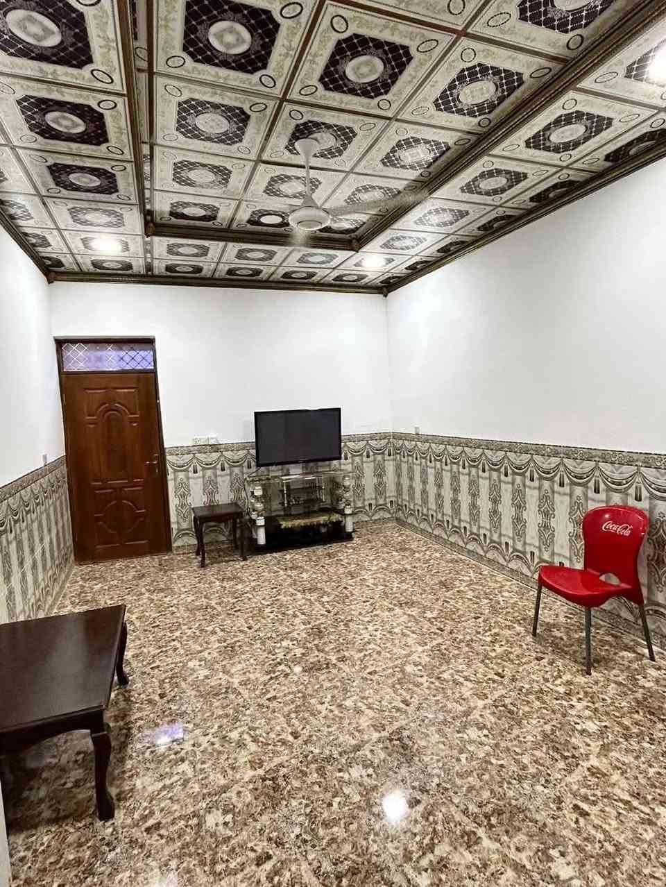 السلام عليكم
دار للبيع 
دوانم المعمل 
قرب جامع الياسين 
مساحه 150 متر طابقين
 البيت بناء طابوک
 شارع تبليط 
4غرف نوم 
للأستفسار 
***********
