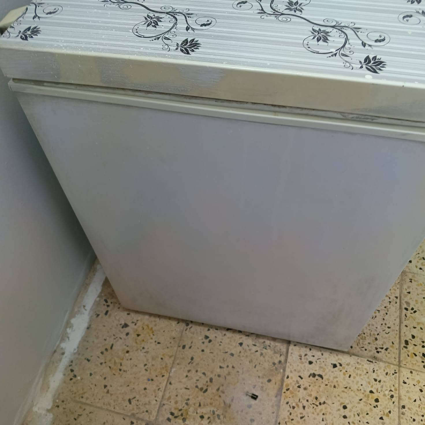 مجمدة حجم صغير 
مستعملة وتعمل بصورة جيدة جداً


**إذا كنت صاحب هذا الإعلان وتريد حذفه لأي سبب، رجاءا أرسل رسالة إلى الدعم الفني**
