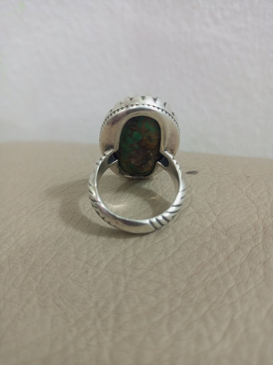 السلام عليكم
خاتم فيروز نيشابوري تفاحي قديم فضه 925

التواصل ع الرقم ***********
