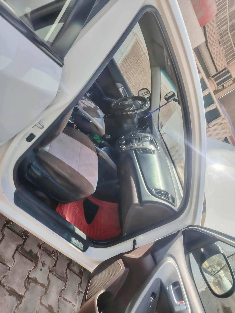 السلام عليكم
حداديه جديده
رقم بغداد بسمي سنويه ل28
سياره مال بيت ما تعبانه 
بيها معجون الجاملغ الخلفي وصبخ على كد شبر 
ترهم بيع او مراوس نيسان سنترا 
الاستفسارسيراتو 2011 خليجي
حساس خلفي امامي
تحكمات ستيرن جهتين
محرك كير مكفول 
‏‪***********
بس شراي يتصل
