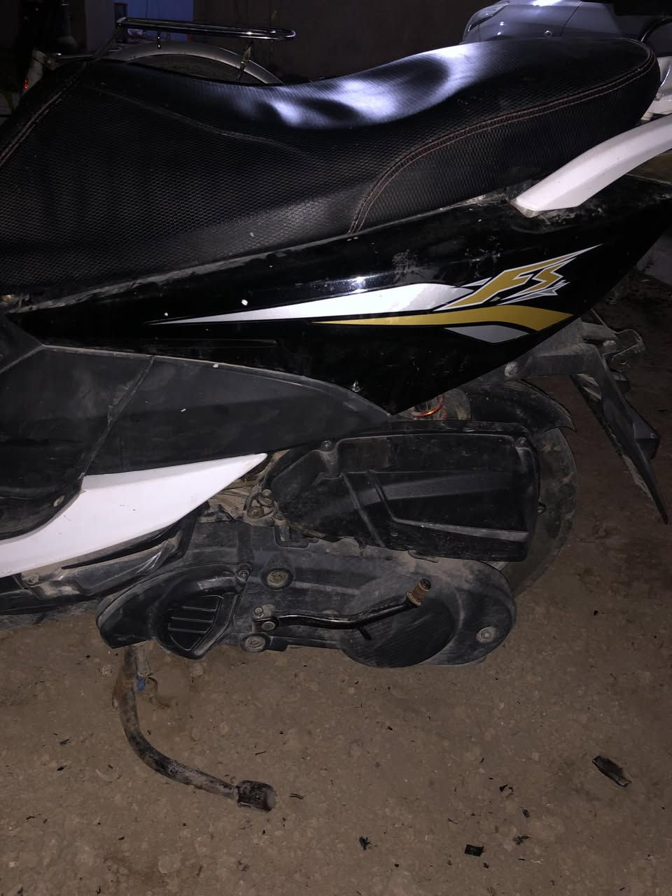 دراجه fs للبيع كاملة من كلشي نقصها بس باتري كولشي شغال سعرها ب٢٧٥ مكاني بغداد المشتل
 تشغيل عن بعد


**إذا كنت صاحب هذا الإعلان وتريد حذفه لأي سبب، رجاءا أرسل رسالة إلى الدعم الفني**