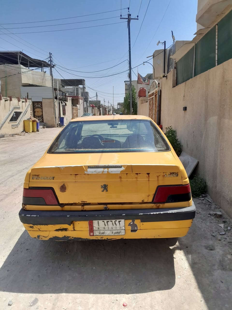 سلام عليكم سياره البيع جاهزه من كلشي تبريد تخم تاير حداده كلشي شغال بيه مكينه وكير كفاله عامه هاي سياره واضح بل صور  مديل 16 وراعيه موجود راح خلي رقمه راعيه +964 770 732 7862
