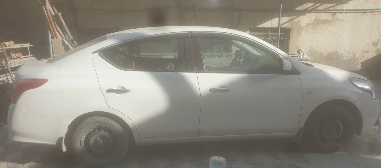 السلام عليكم
من رخصة المدير المحترم

سني هندي ٢٠١٨ بليته زرقاء ماشية ٥٥ ألف بأسمي مكاني بغداد كريعات سعرها ٩٠ وبيها مجال رقم الهاتف ***********
