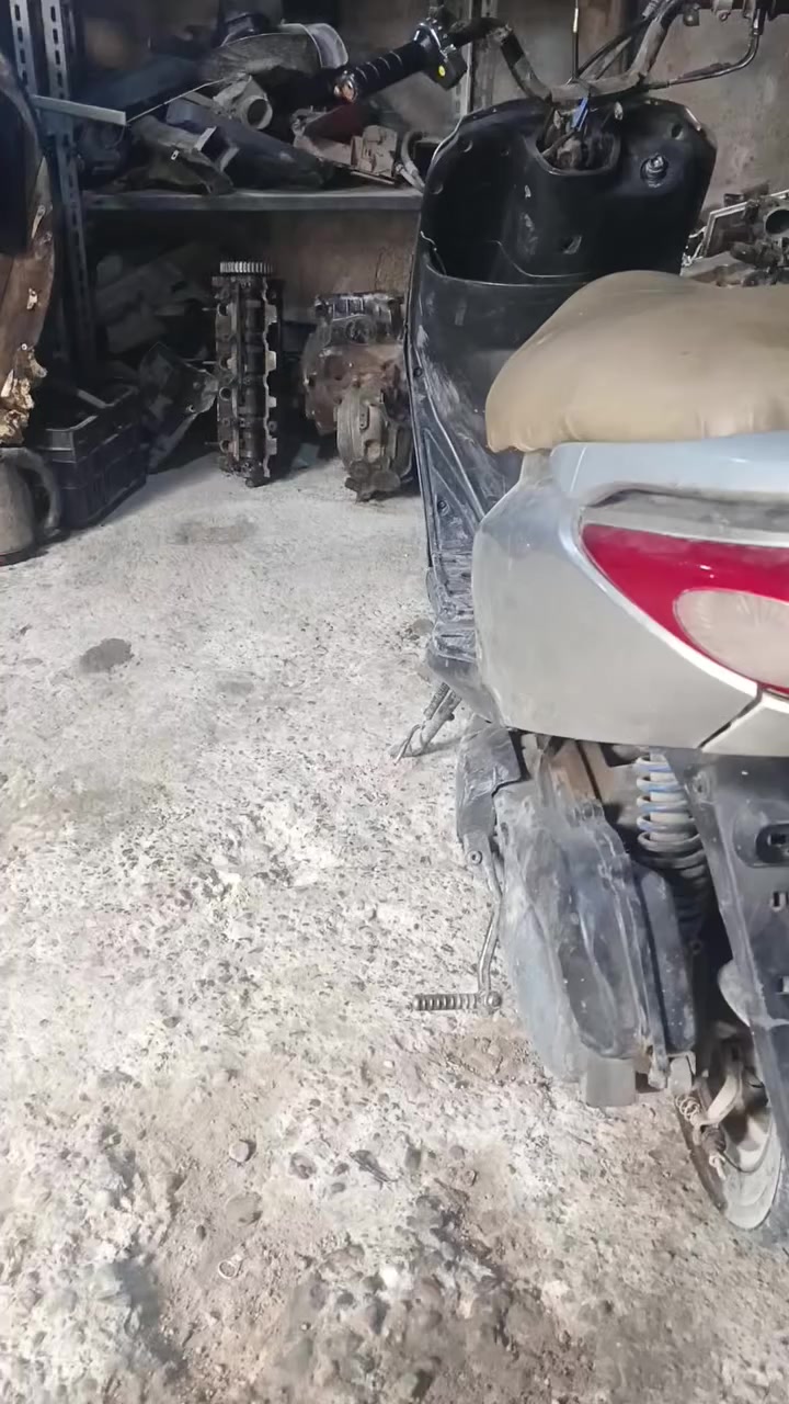 سلام عليكم شباب بريز درجه بيه لاستيك ولف دراجه حلوه مكيته شلعه معدل نقص لحيه مكسورة ول مازده وعداد صوته ناعم مكاني شهداء البياع سعره ٣٥٠بيه مجال ***********
