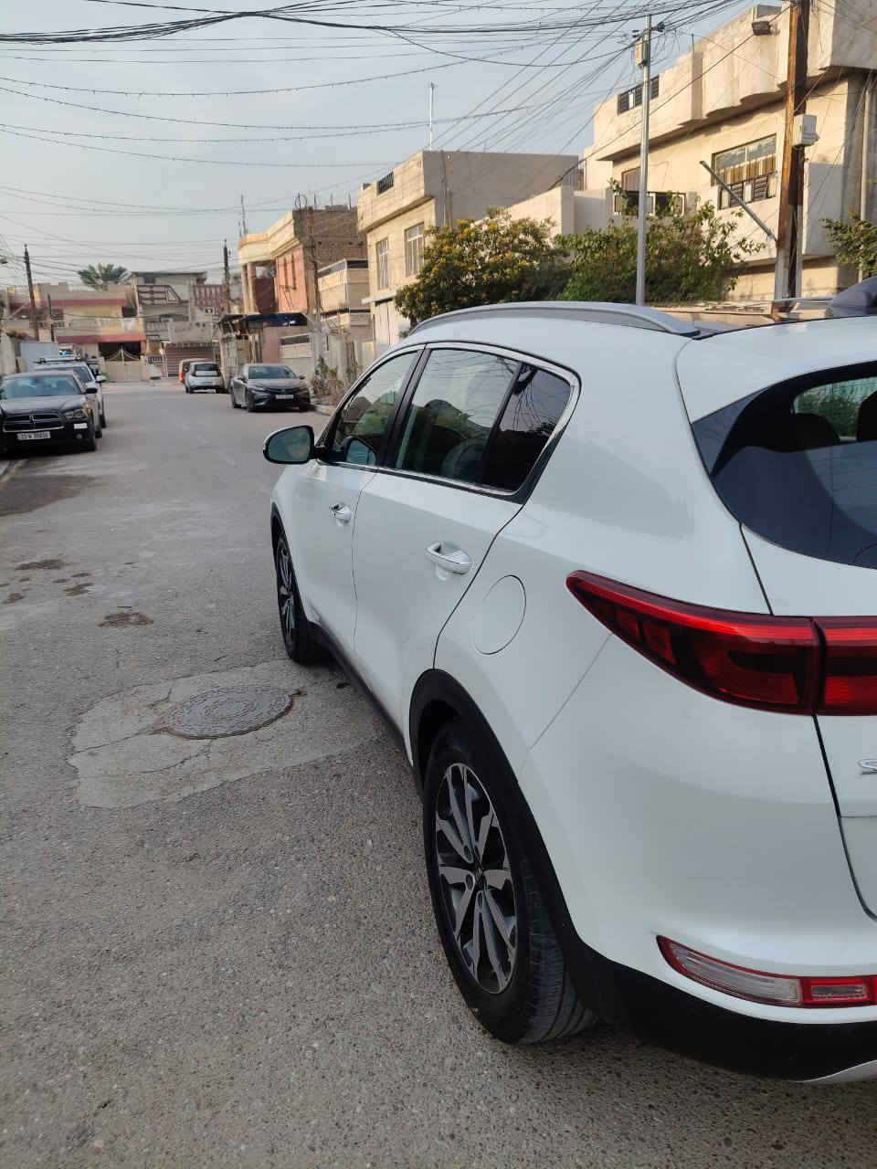 السلام عليكم للبيع
سبورتج 2017 موصفات جيتي
 لاين
وارد امريكي 
فول للخير اعلى فئه
بانوراما
بصمه
بصمه ابواب
كشن كهرباء
جلد
شفتات ستيرن
تحكم ستيرن
شاشه كبيره
مري شفط  
بيها قطعتين تبديل 
وقطعه صبغ
السعر150

العنوان بغداد شعب ***********
