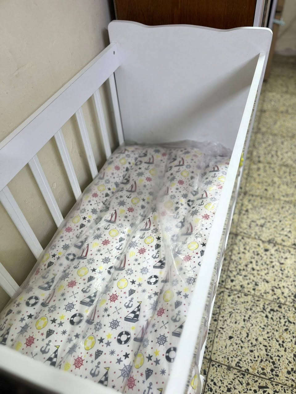 سرير طفل 👶 هزاز لونه ابيض نضيف كلش سعره60 الف مكاني بلمهندسين ***********
