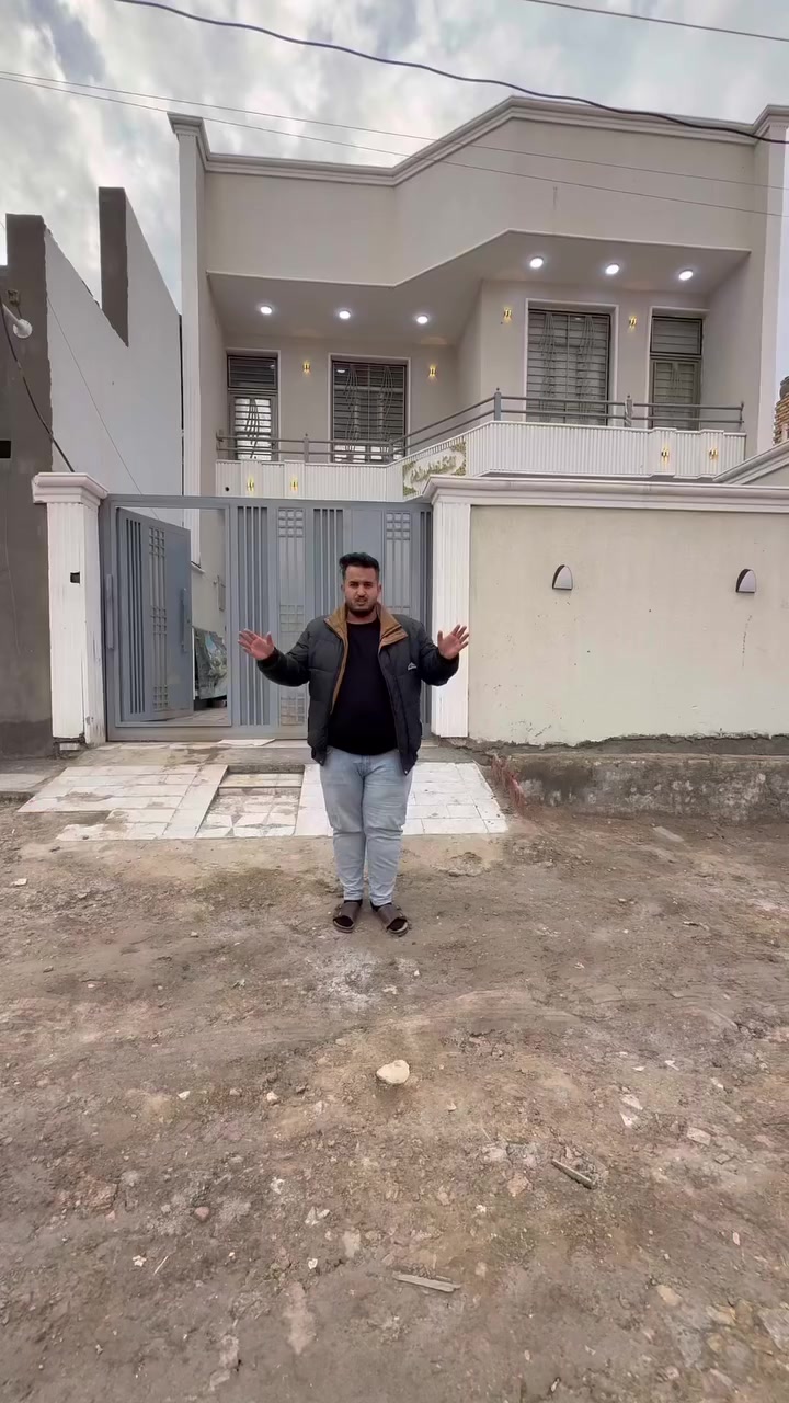 🔴  بيت طابقين للبيع مساحة 200 م 
✅ ع شارع المهندس مباشرتا يبعد 100 م عن الشارع العام
✅ كافة الخدمات ماء كهرباء مجاري 
✅ عرض شارع 18 م
🔴 ناصرية - الصخيين - شارع المهندس مباشر
***********
