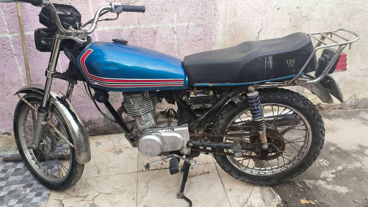 سلام عليكم دراجه للبيع نامه متياز موديل 21 مرقم وكامل بيها نقوصات بسيطه المكينه مجفته مره وحده مكاني بصره سعر 1,500 واحد ونص وبيهاا مجال للطيبين تواصل وتساب او تصال فقط ..
***********
***********
