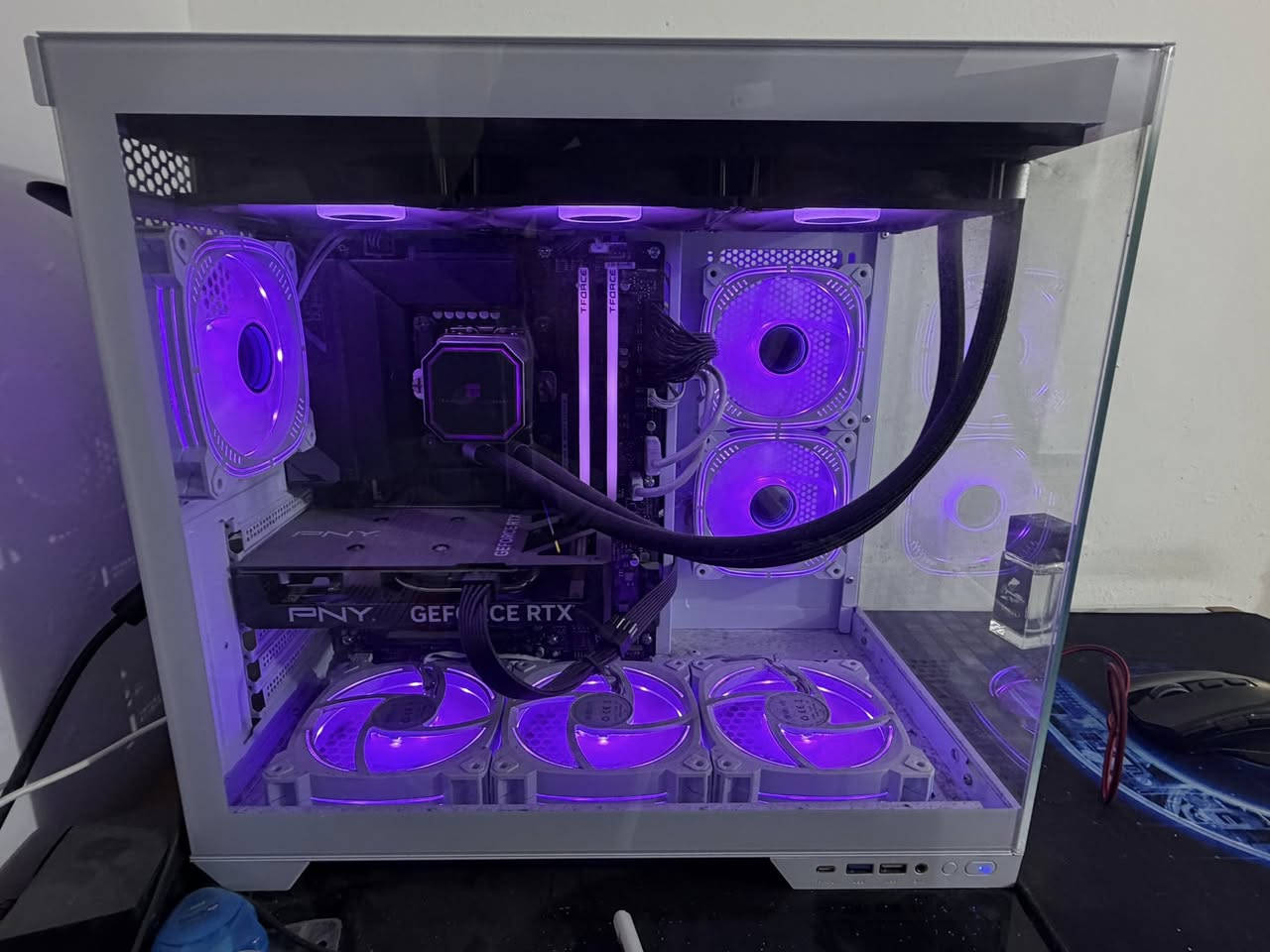 تجميعة pc كاملة للبيع
المحتويات: كيس + شاشة + ماوس + كيبورد

المواصفات؛

Ram: 16GB ddr4 - T.Force RGB

Hard: 2TB SSD (NVMe) 

CPU: intel i7-14700k 3.4p GHz قابل لكسر السرعة

GPU: Nvidia RTX 4060 8GB

Motherboard: Gigabyte Z790 S WIFI DDR4

Keybord: Redragon Veigar K643WGC

Mouse: Redragon M607 

تبريد مائي AIO براند Thermalright يحتوي

3 مراوح مدمجة مع التبريد RGB

كيس ابيض يحتوي على 6 مراوح RGB 

شاشة (سامسونج كيرف 60Hz) 

سبيكر خارجية

ملاحظة: كلهن بيهن ضمان ما منتهي من (١ سنة - ٣ سنين) كل الكراتين موجودة لكل القطع 

سعرك


**إذا كنت صاحب هذا الإعلان وتريد حذفه لأي سبب، رجاءا أرسل رسالة إلى الدعم الفني**